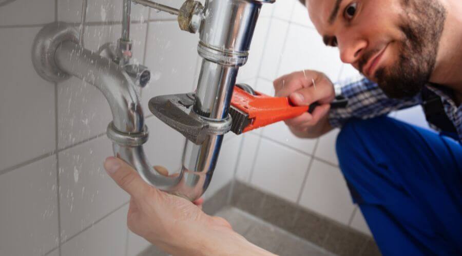 Expert burst pipe repair services in Wakpala, SD